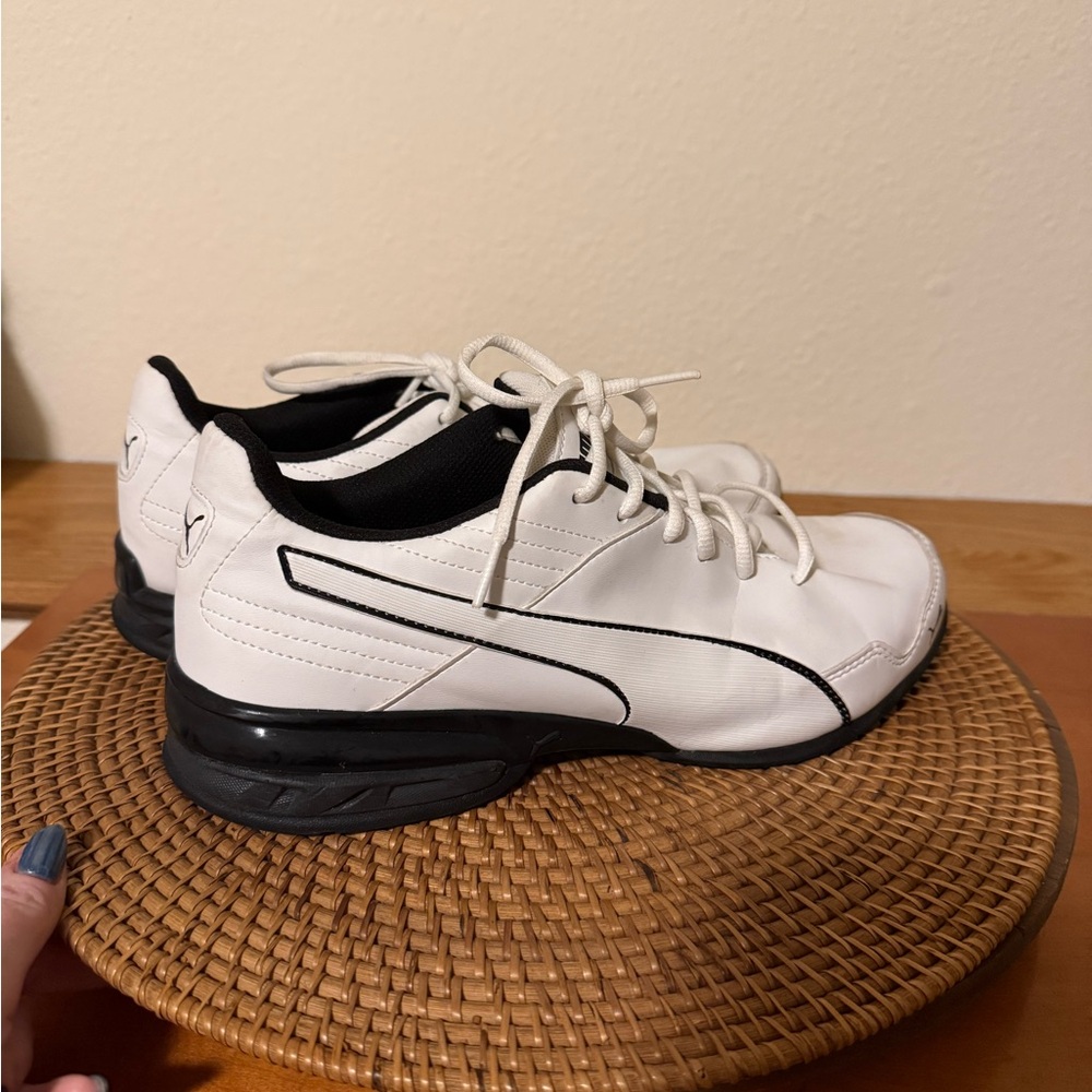 Puma White and‎ Black Low-Top Sneakers - Picture 6 of 9